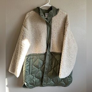 Old Navy size XL Sherpa quilted long jacket in cream and olive army green